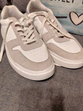 Easy Spirit Men’s Suede & Leather Low-Top Sneakers in Cream and White